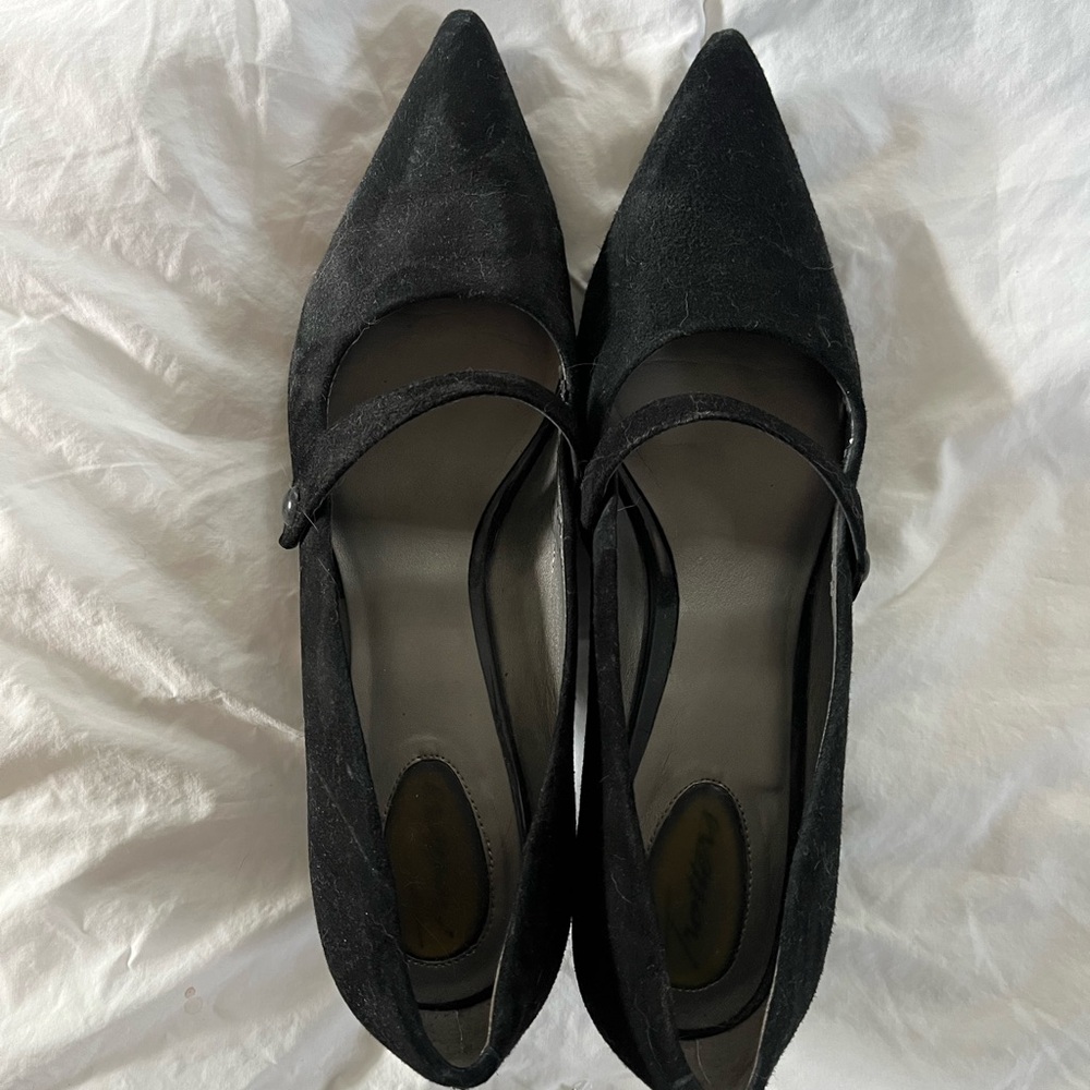 Trotters Black Heels with Sleek Design